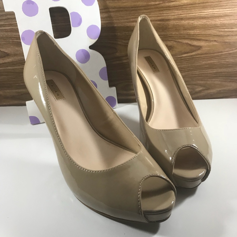 TAHARI nude heels